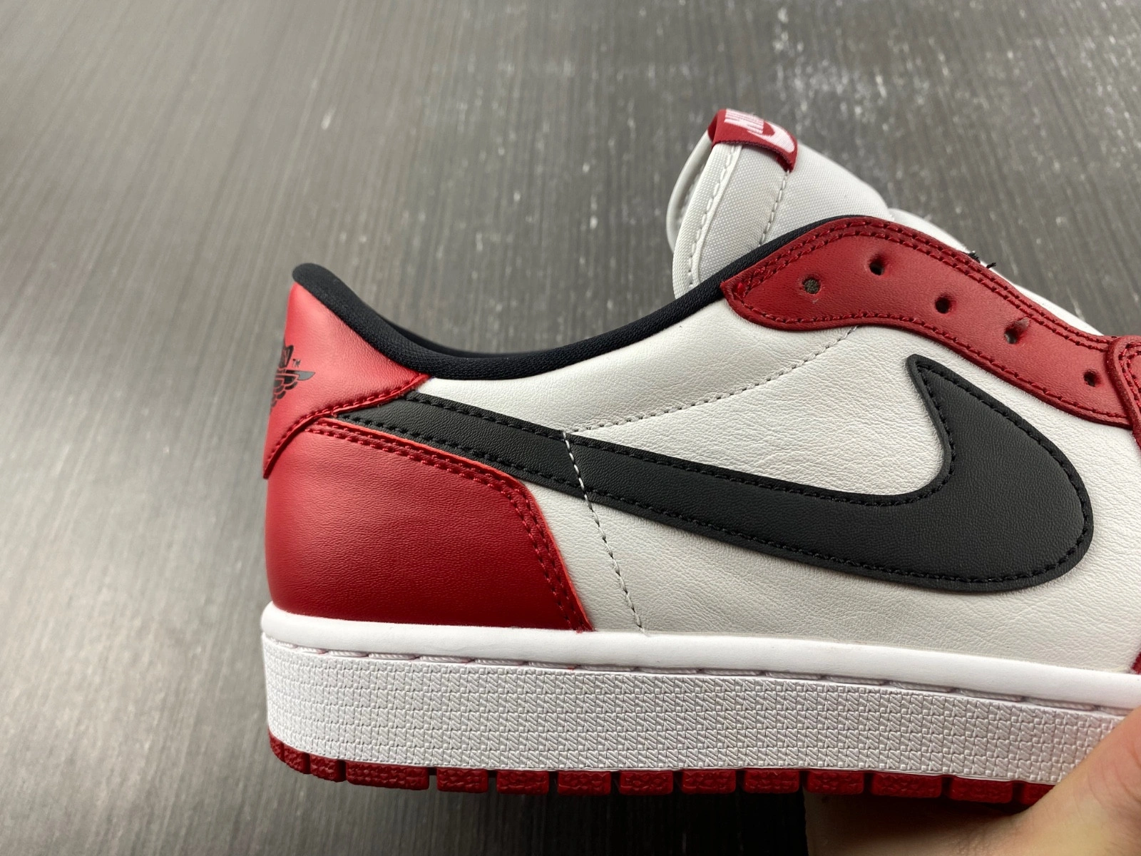 Air Jordan 1 Retro Low OG 'Chicago' - 705329 600
