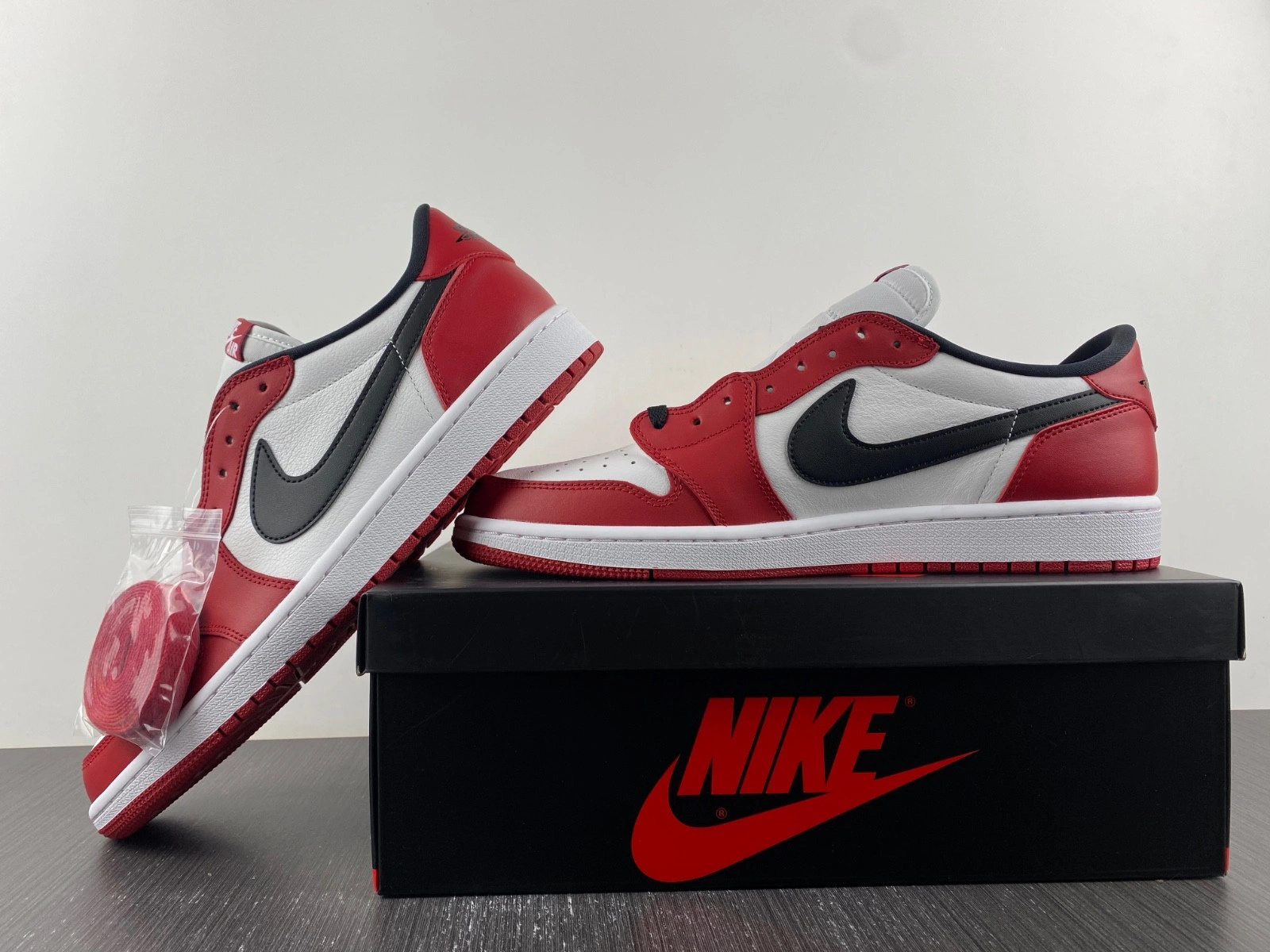 Air Jordan 1 Retro Low OG 'Chicago' - 705329 600