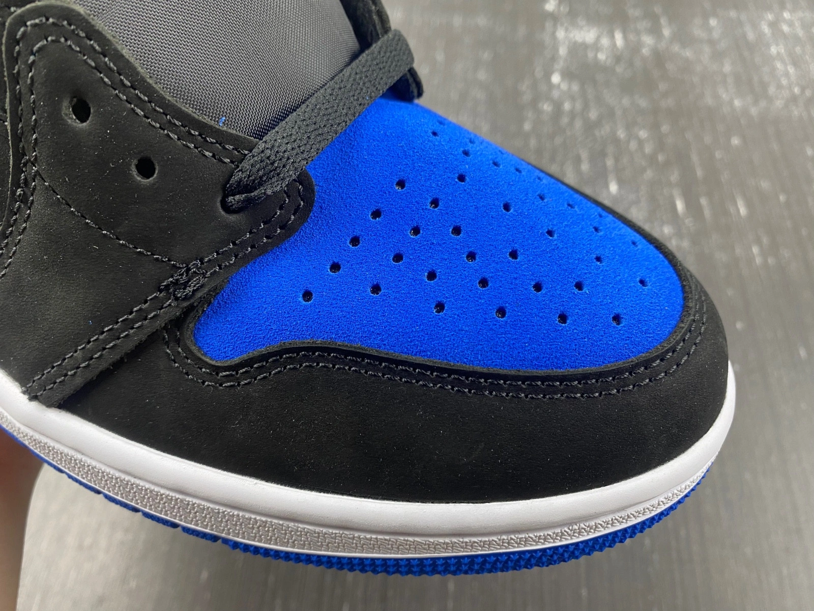 Air Jordan 1 Royal Suede DZ5485-042
