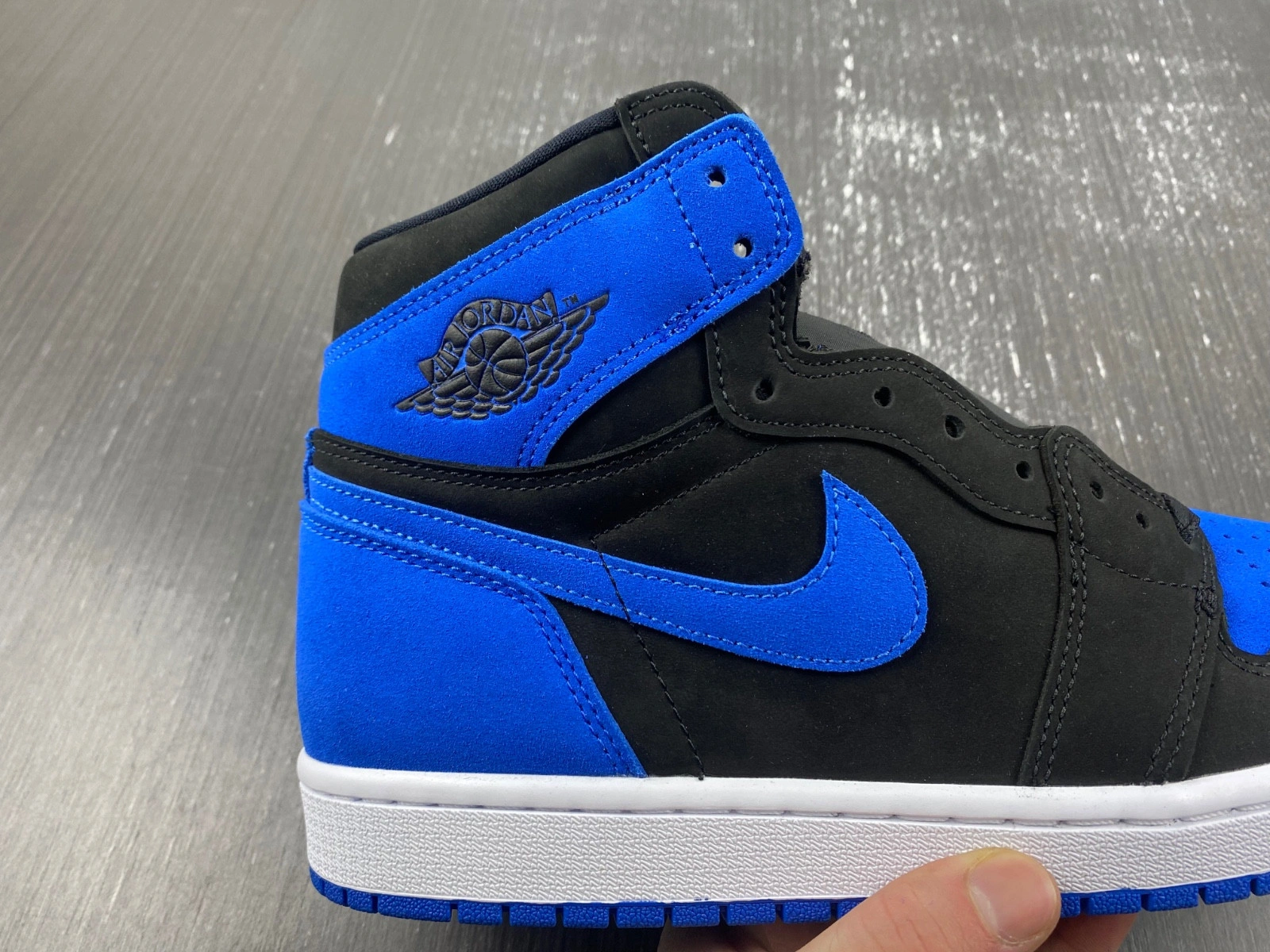 Air Jordan 1 Royal Suede DZ5485-042