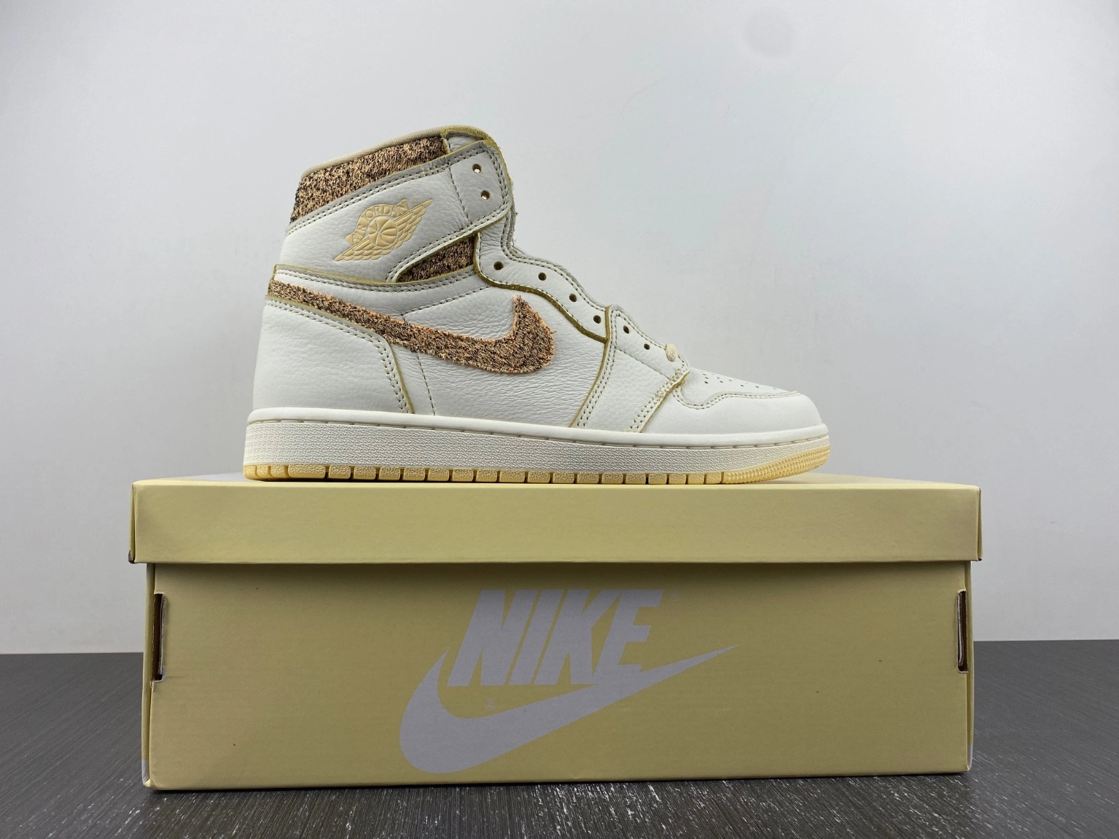 Air Jordan 1 Vibrations of Naija FD8631-100
