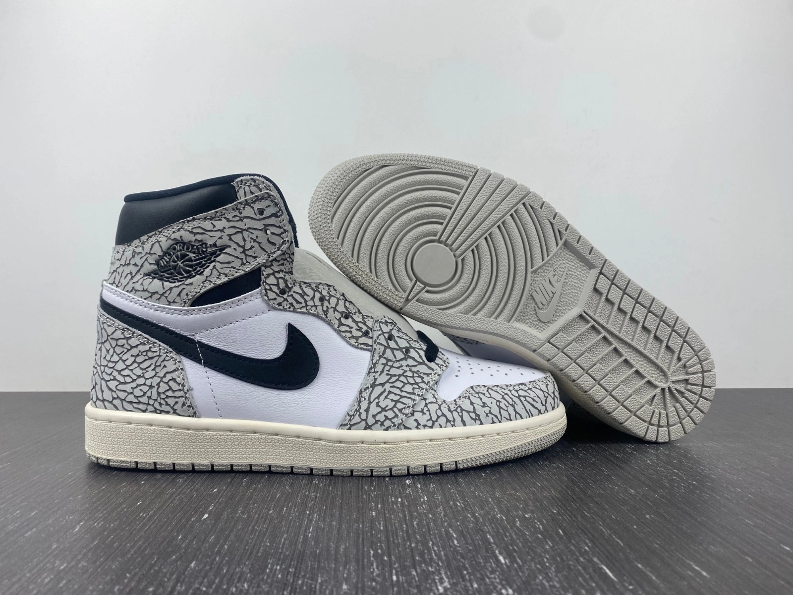 Air Jordan 1 White Cement DZ5485-052