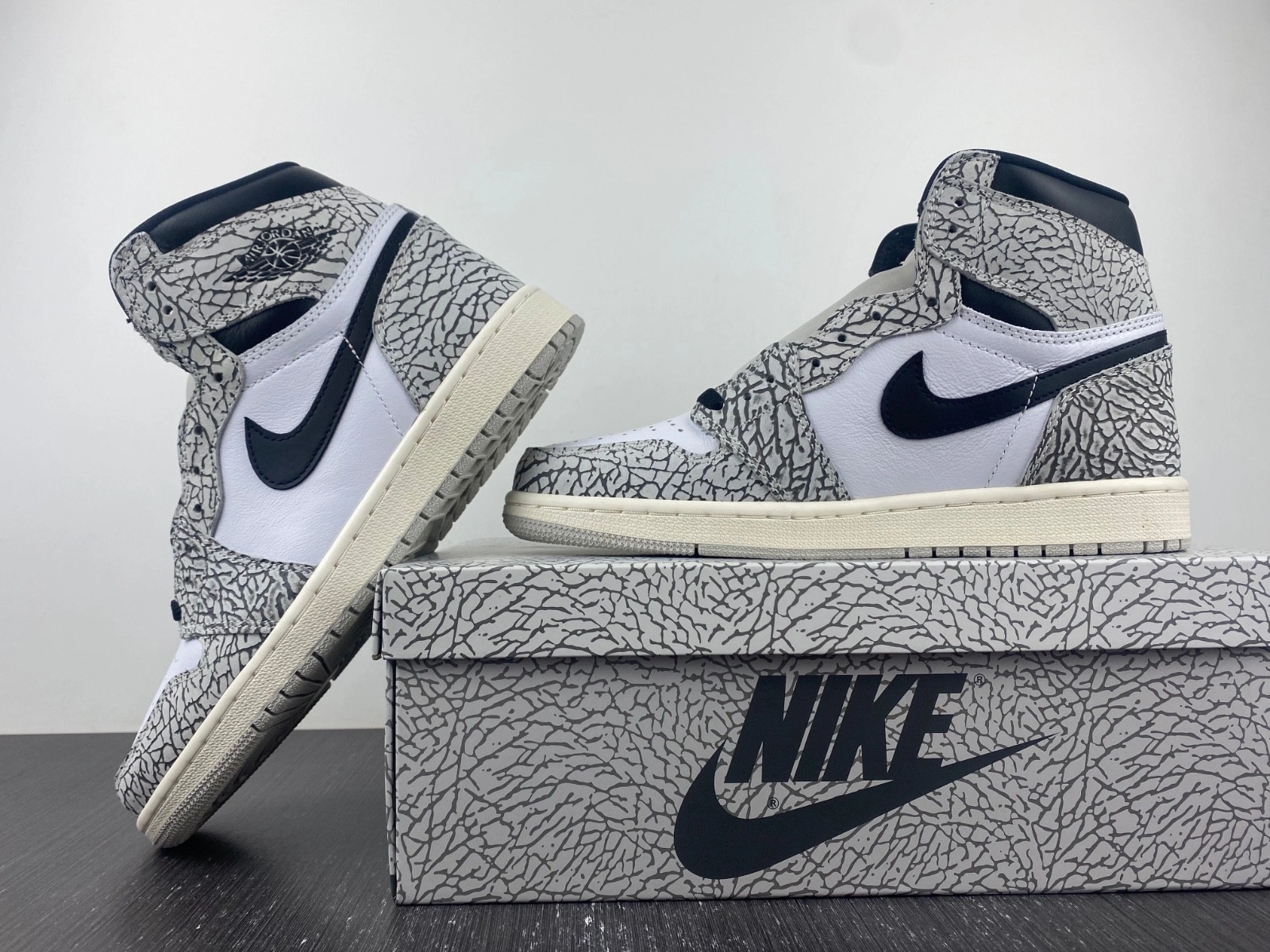 Air Jordan 1 White Cement DZ5485-052