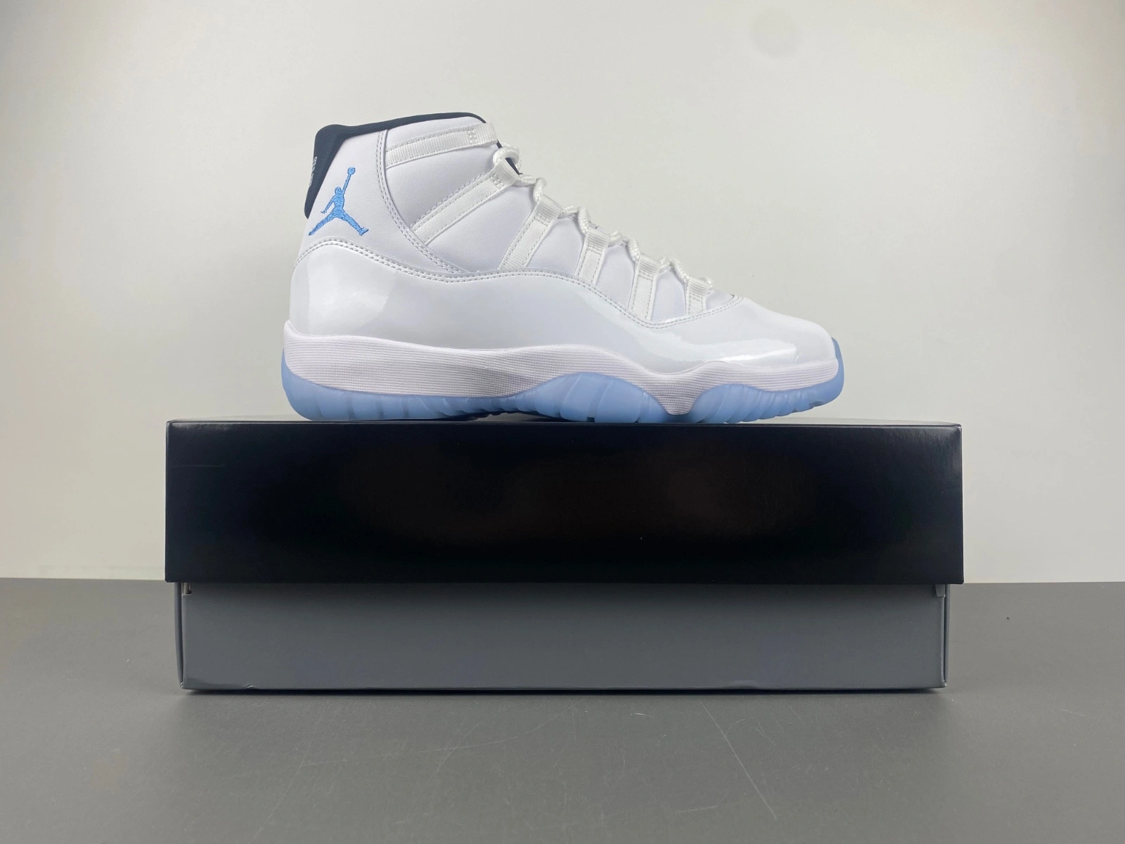 Air Jordan 11 Legend Blue (Columbia) 2024 CT8012-104