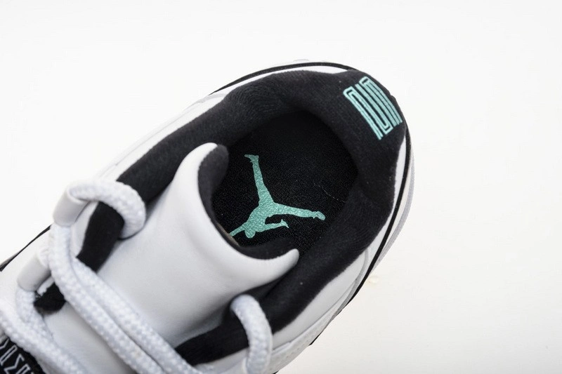 Air Jordan 11 Low 
