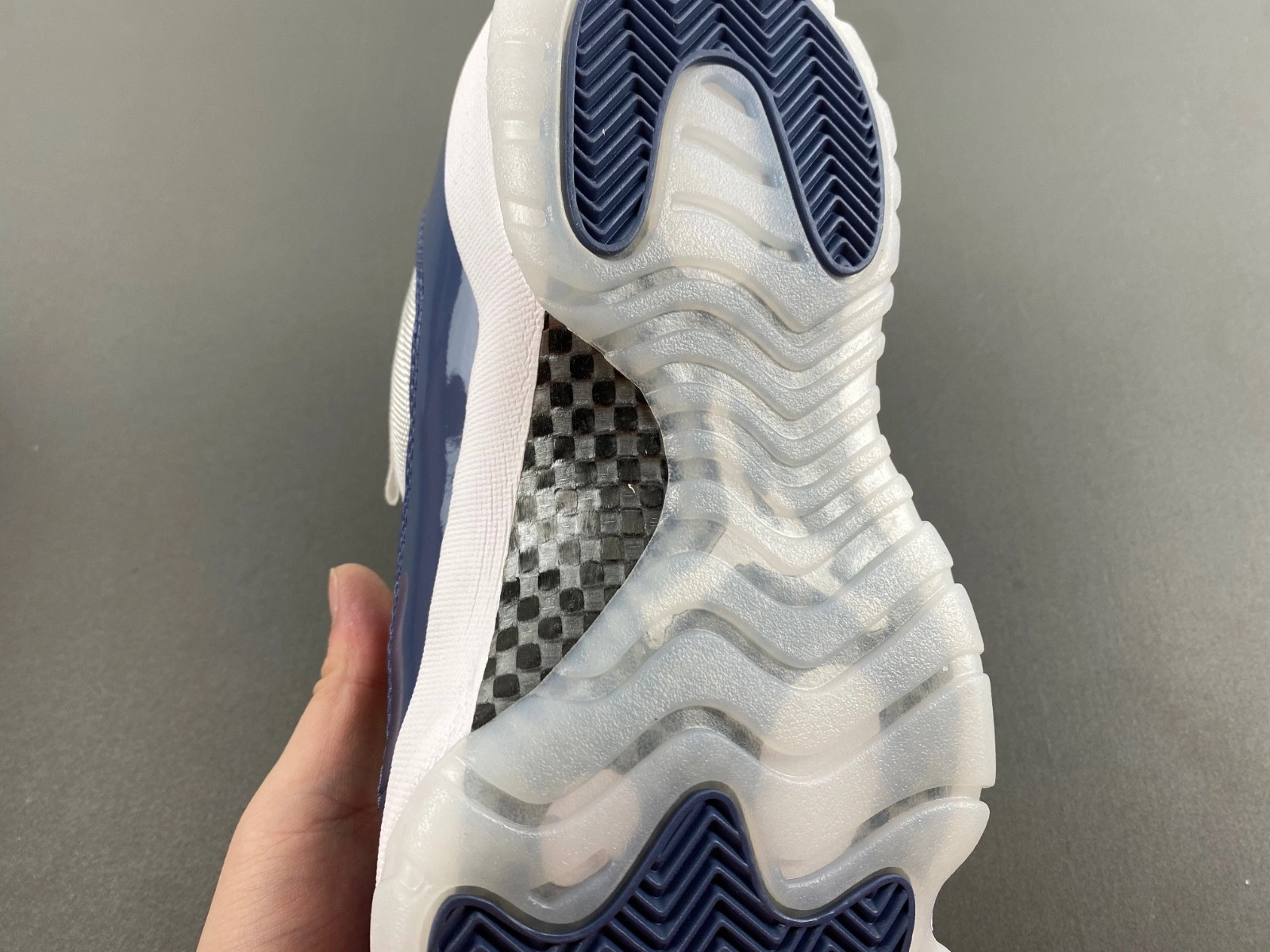 Air Jordan 11 Low Retro White Midnight Navy  FV5104-104