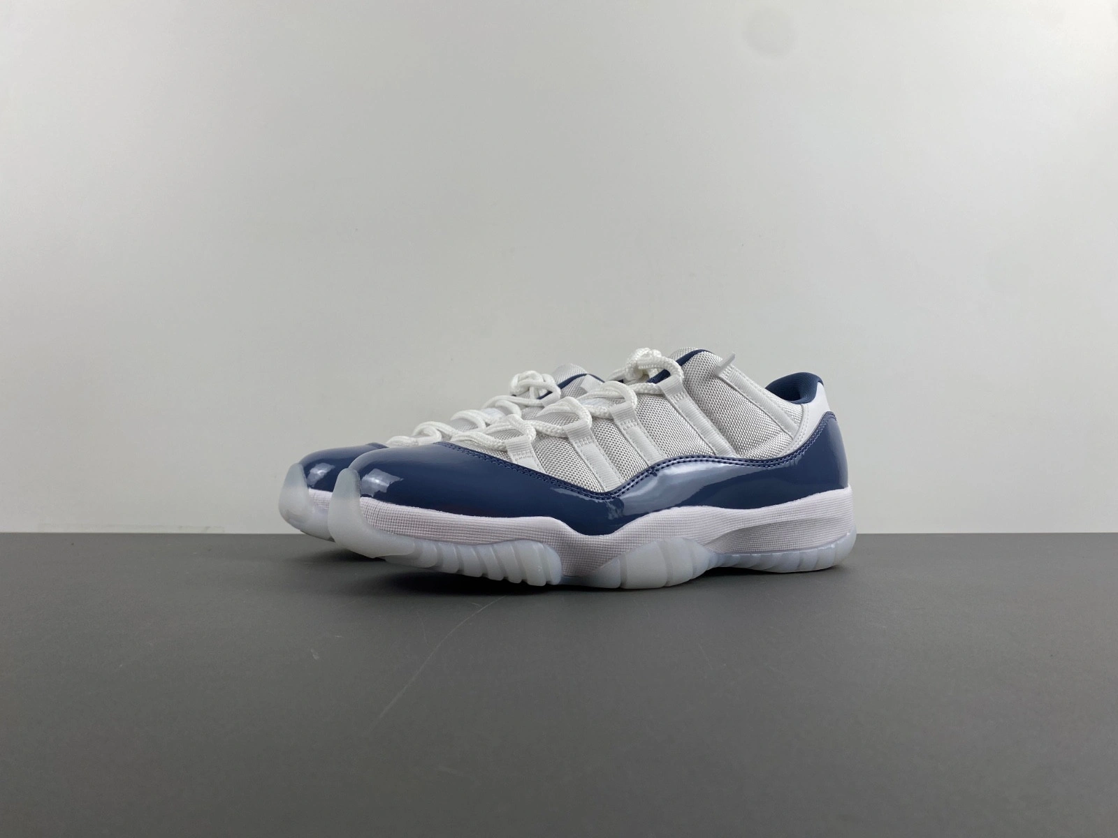 Air Jordan 11 Low Retro White Midnight Navy  FV5104-104