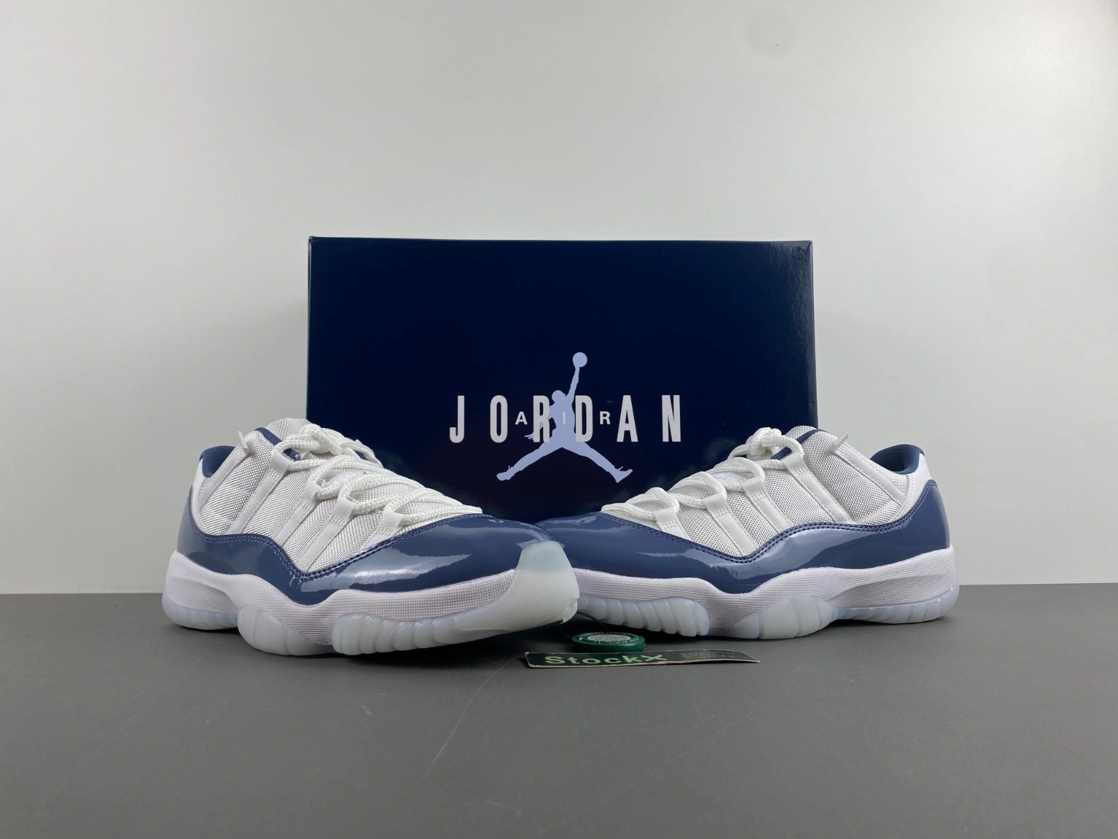 Air Jordan 11 Low Retro White Midnight Navy  FV5104-104