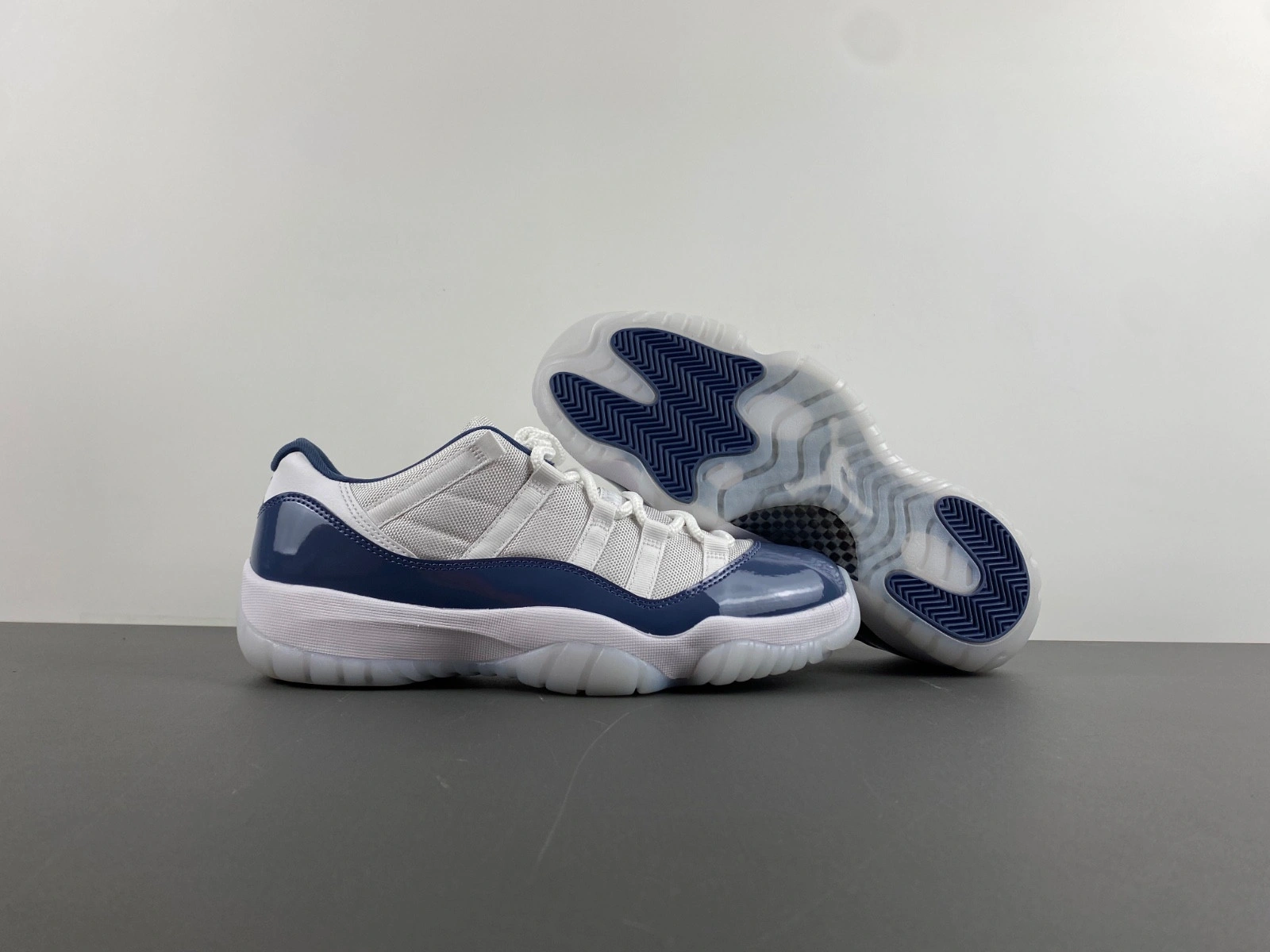 Air Jordan 11 Low Retro White Midnight Navy  FV5104-104