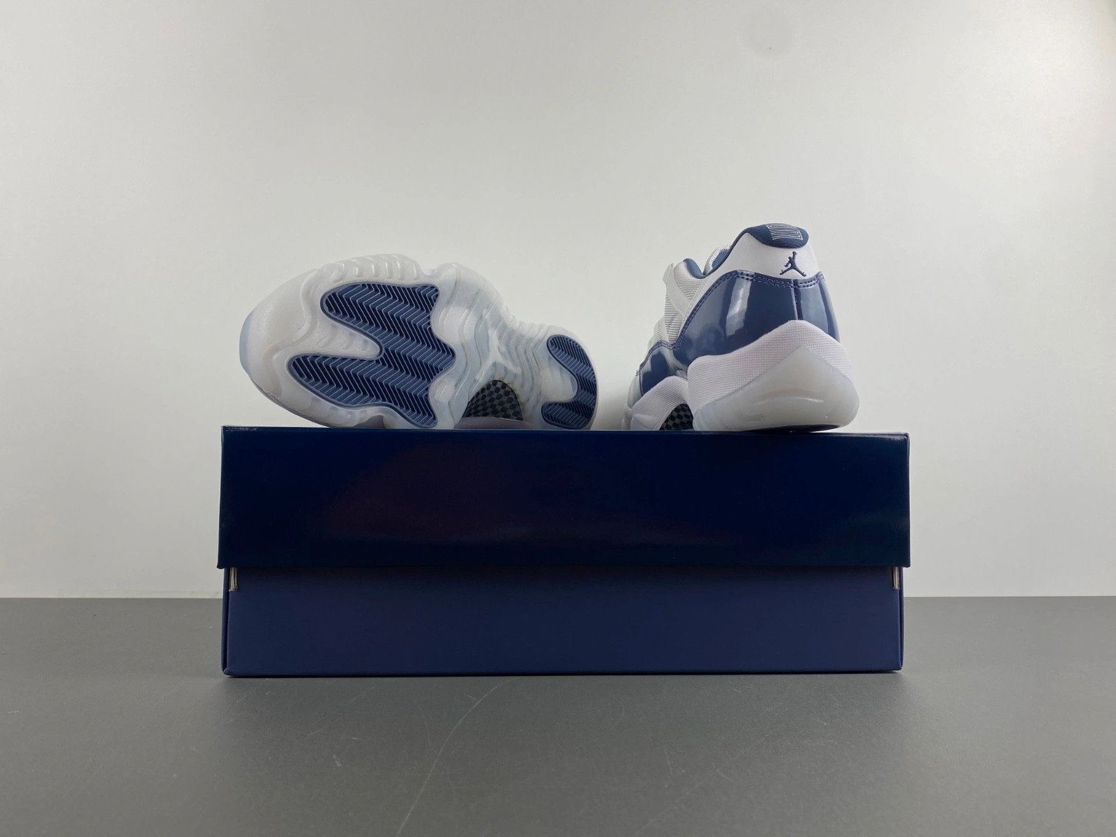 Air Jordan 11 Low Retro White Midnight Navy  FV5104-104