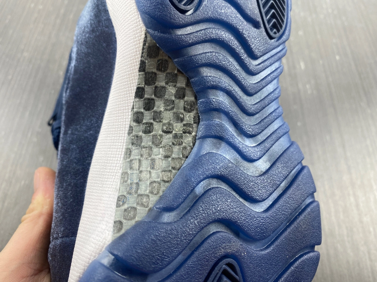 Air Jordan 11 Midnight Navy Metallic Silver White AR0715-441