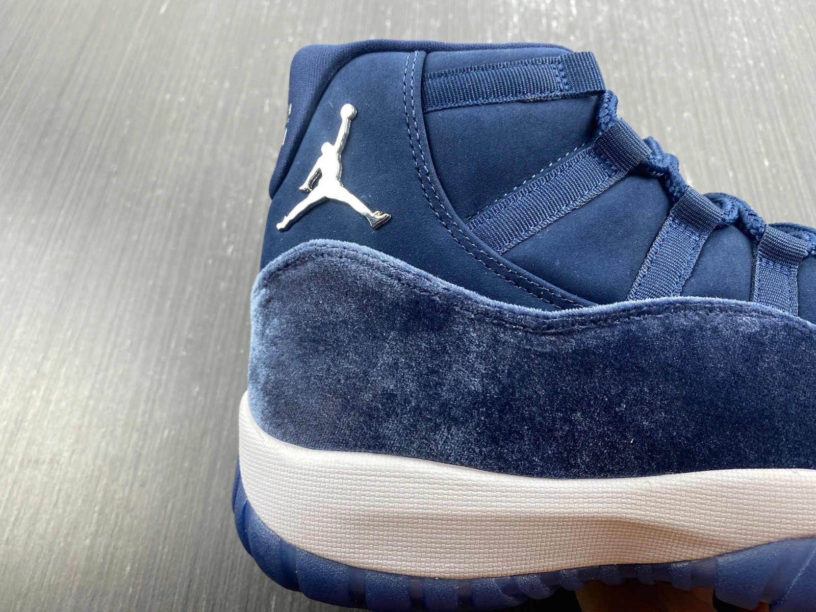 Air Jordan 11 Midnight Navy Metallic Silver White AR0715-441
