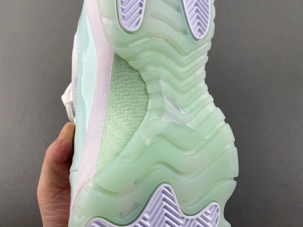Air Jordan 11 Retro Low 'Igloo'  AH7860-103