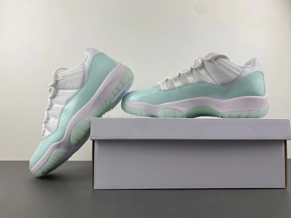 Air Jordan 11 Retro Low 'Igloo'  AH7860-103