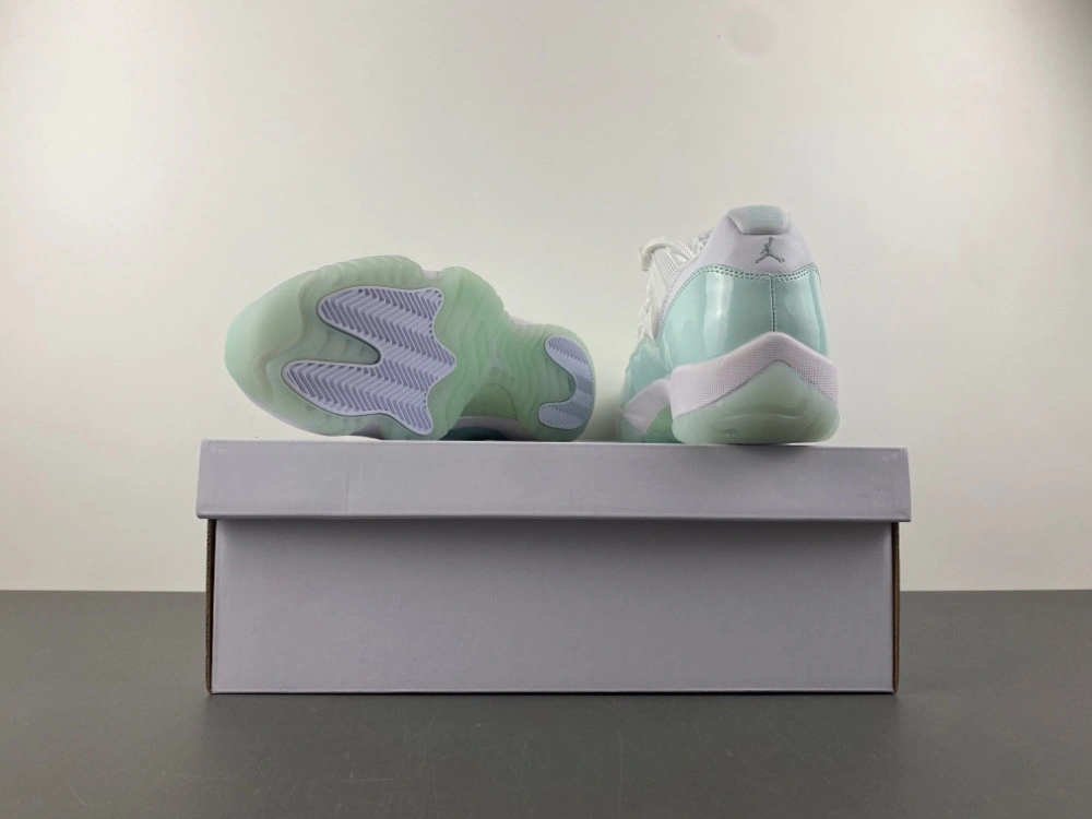 Air Jordan 11 Retro Low 'Igloo'  AH7860-103