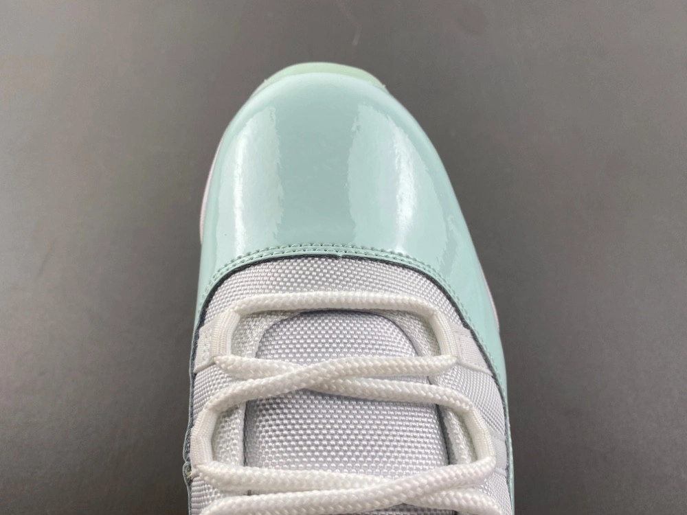 Air Jordan 11 Retro Low 'Igloo'  AH7860-103