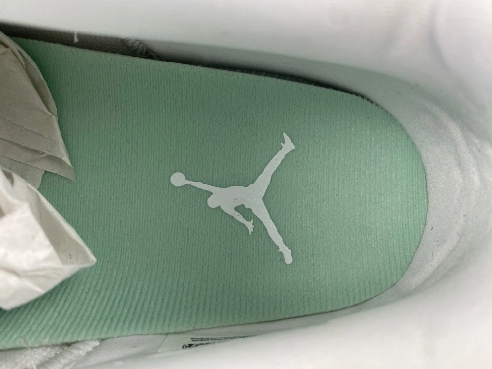 Air Jordan 11 Retro Low 'Igloo'  AH7860-103