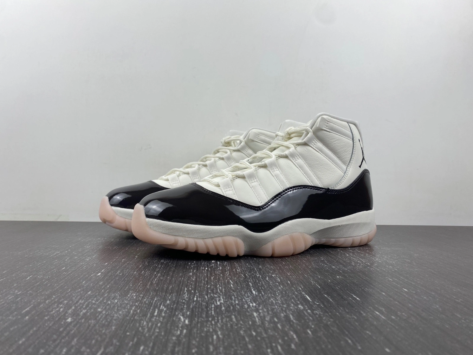 Air Jordan 11 WMNS "Neapolitan" AR0715-101