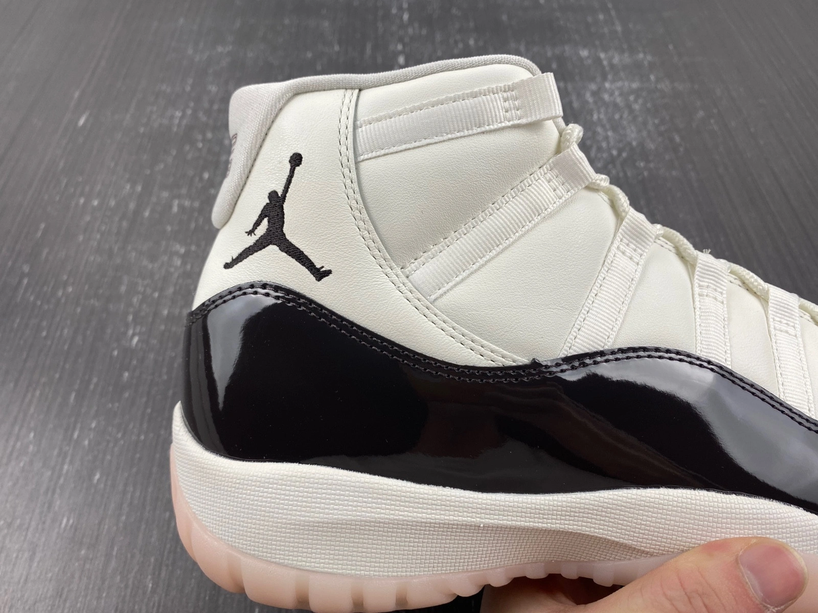 Air Jordan 11 WMNS 