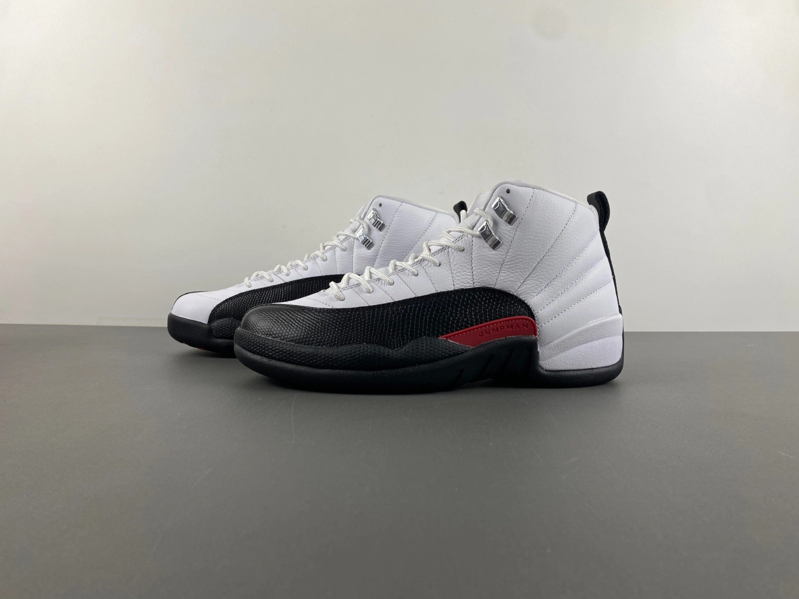 Air Jordan 12 Red Taxi CT8013-162