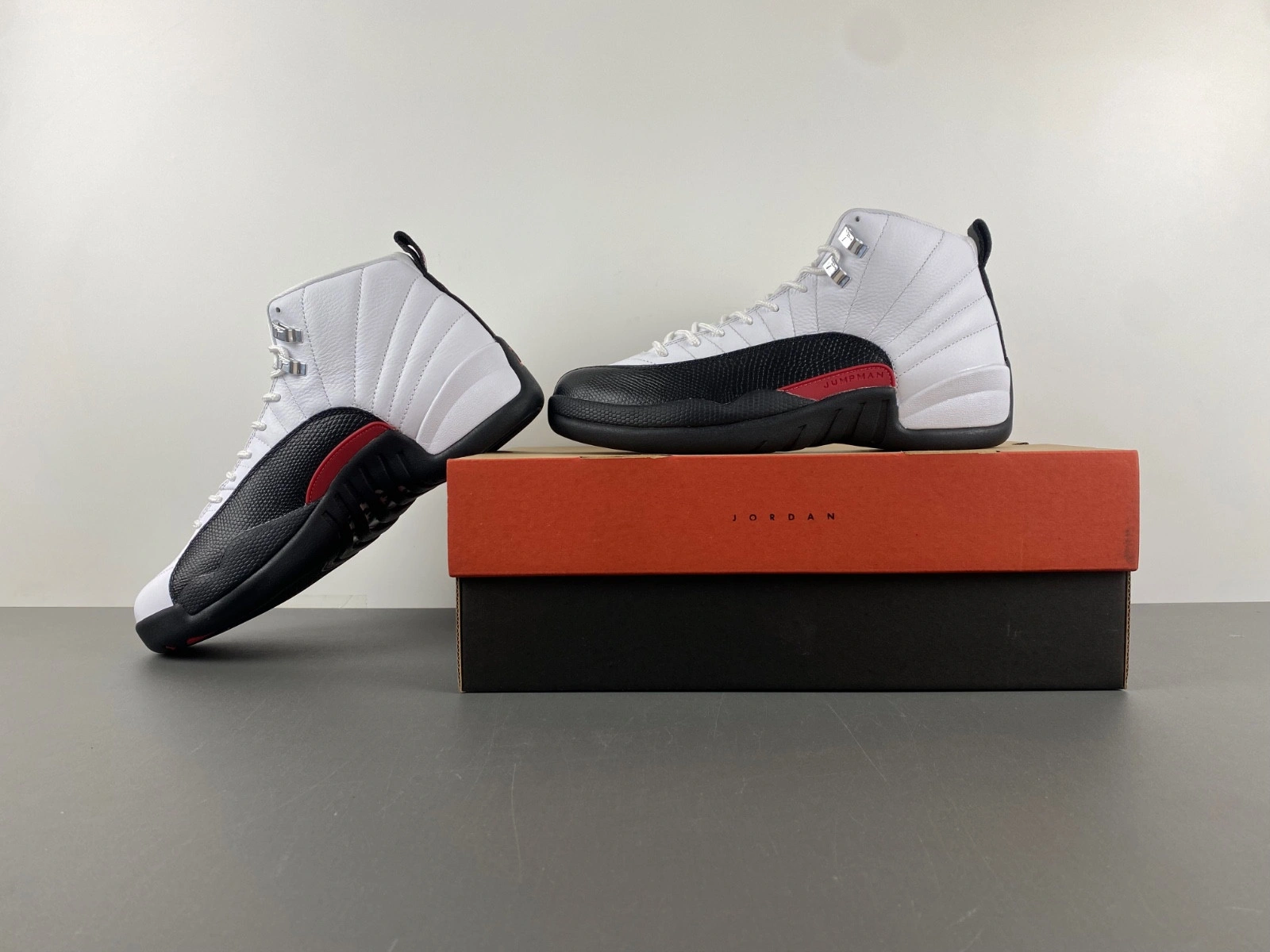 Air Jordan 12 Red Taxi CT8013-162