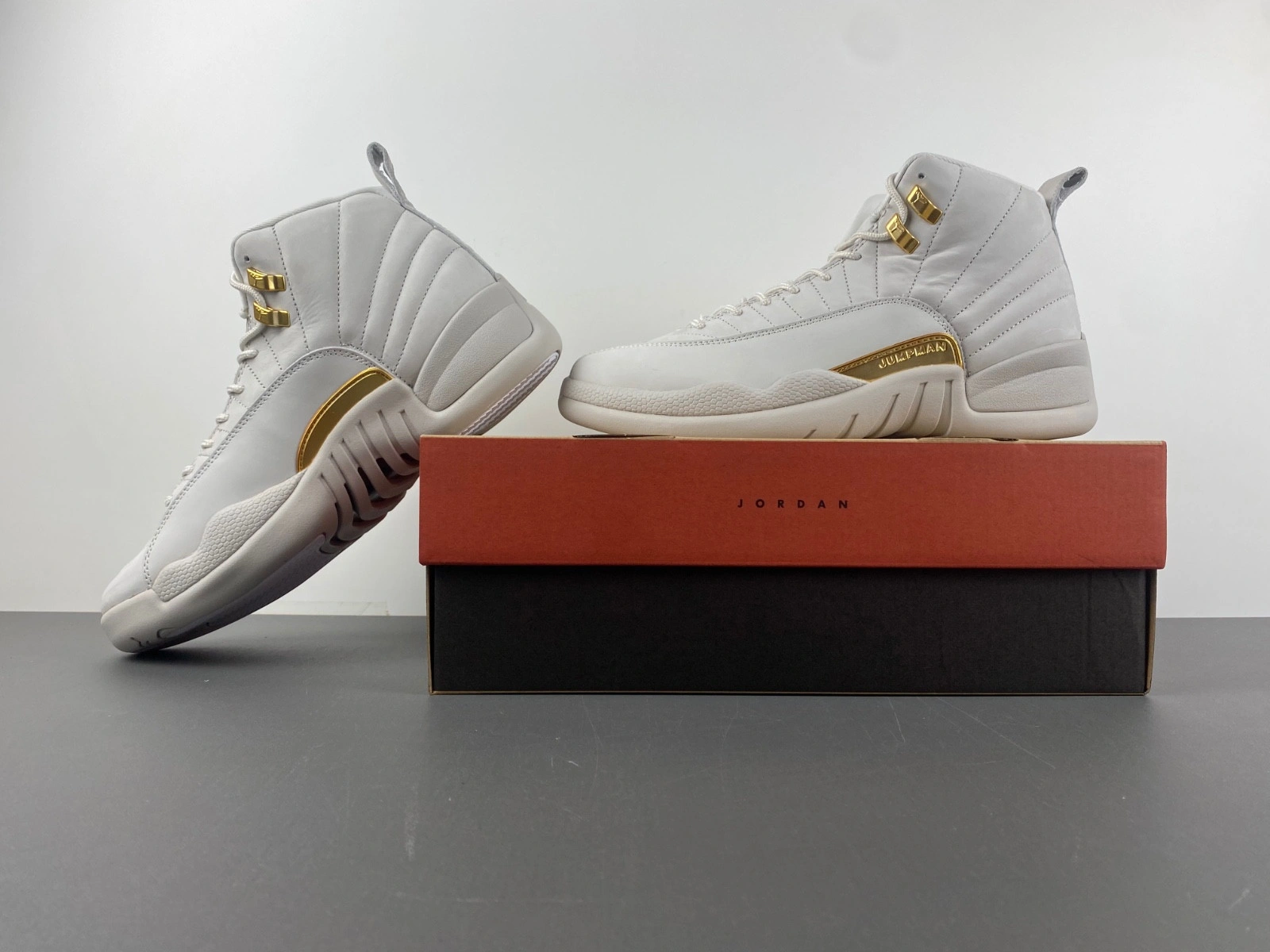 Air Jordan 12 WMNS 