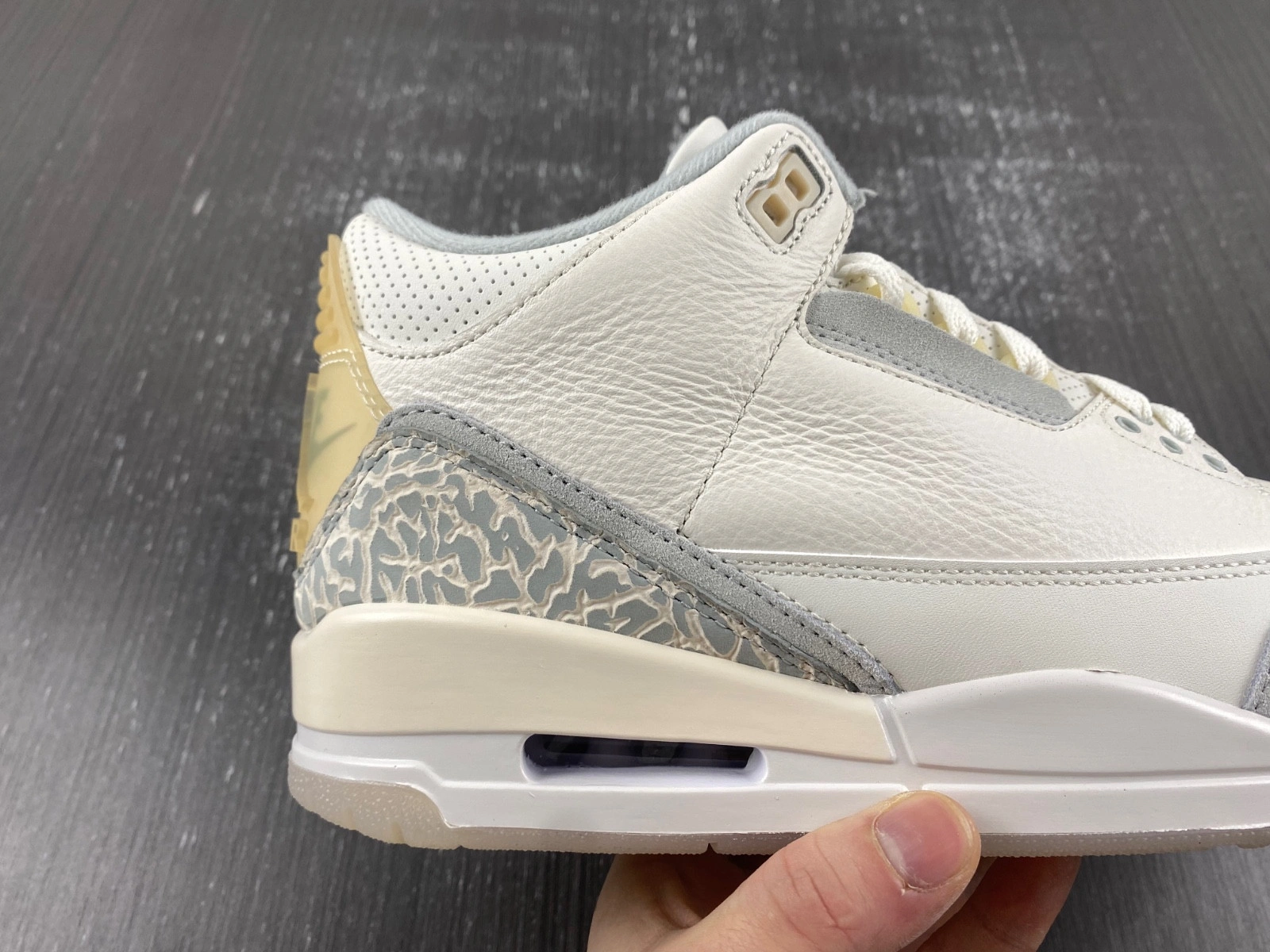 Air Jordan 3 Craft “Ivory”   FJ9479-100