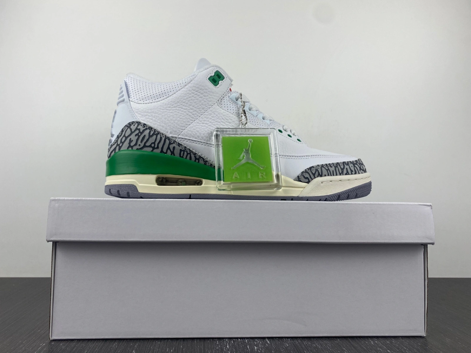 Air Jordan 3 Lucky Green WMNS CK9246-136