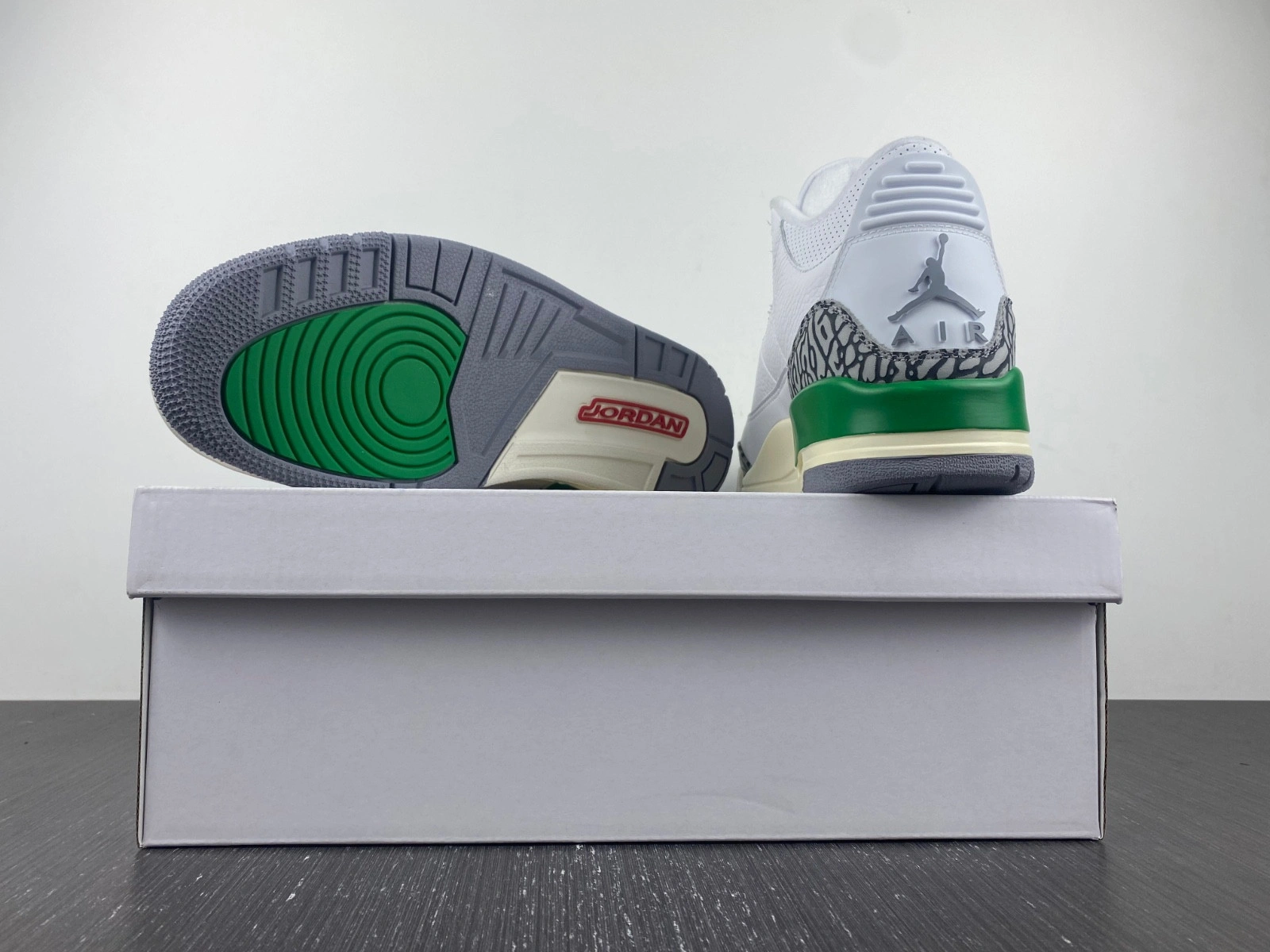 Air Jordan 3 Lucky Green WMNS CK9246-136