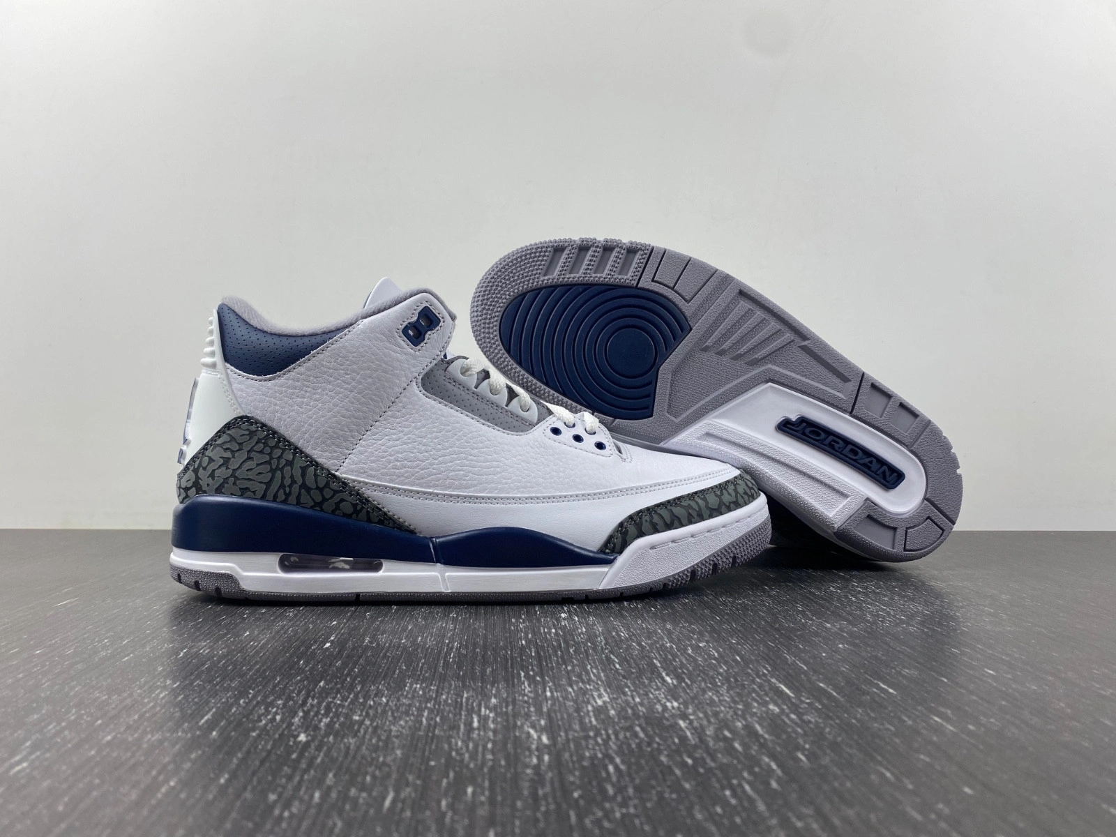 Air Jordan 3 “Midnight Navy”  CT8532-140