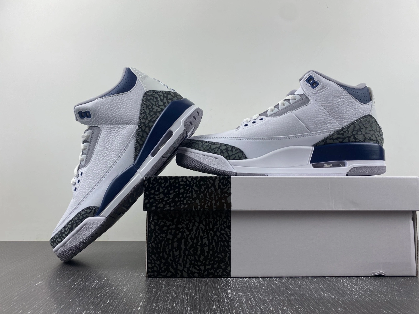 Air Jordan 3 “Midnight Navy”  CT8532-140