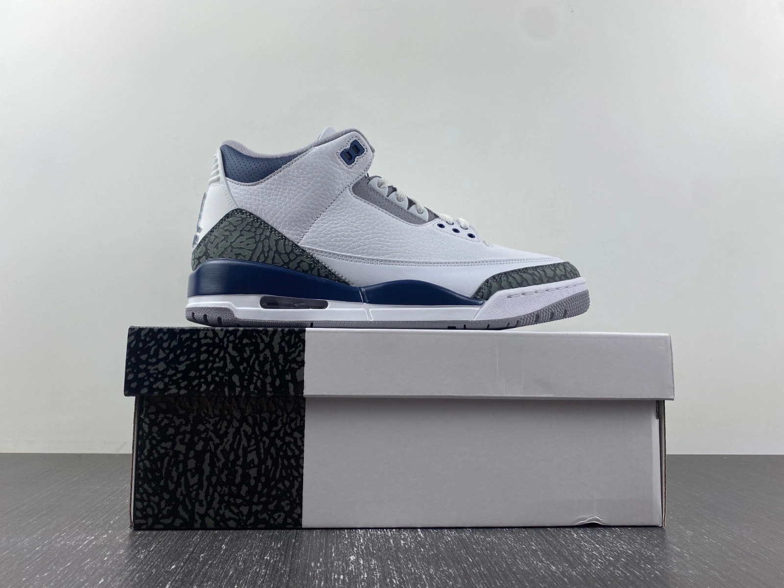 Air Jordan 3 “Midnight Navy”  CT8532-140