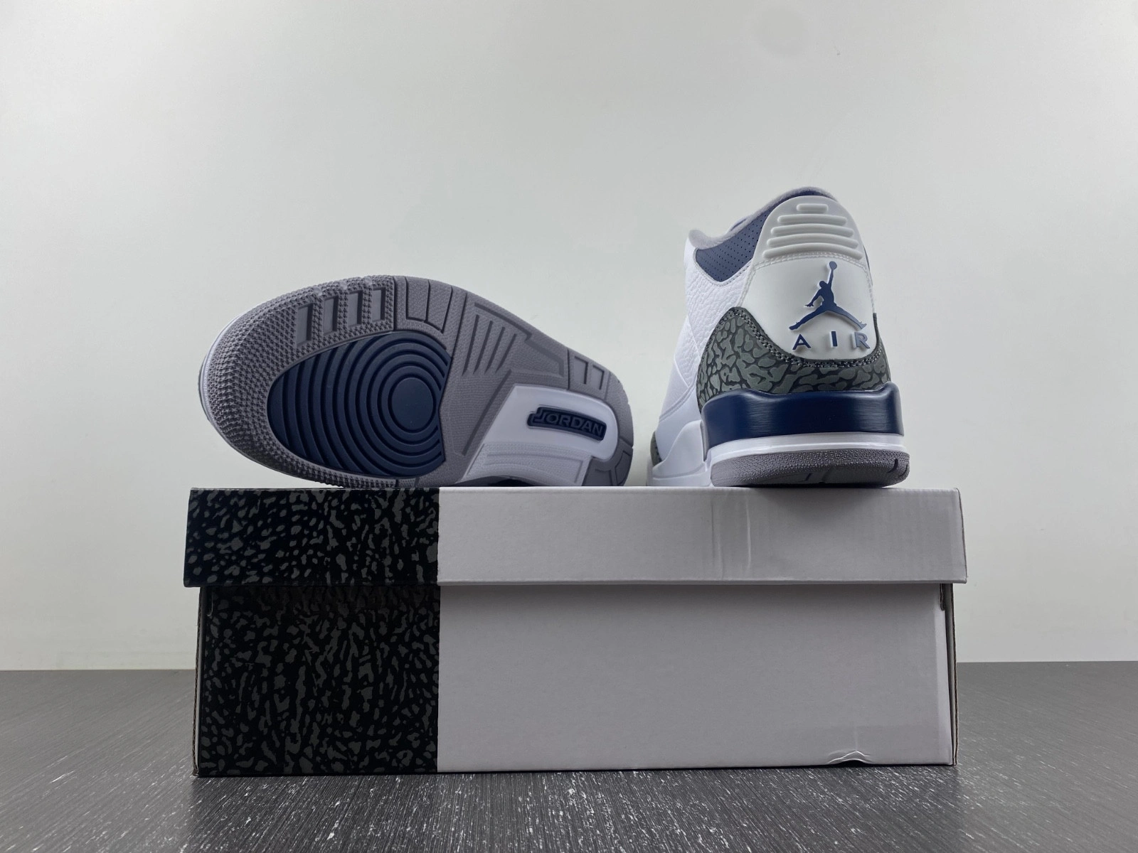 Air Jordan 3 “Midnight Navy”  CT8532-140