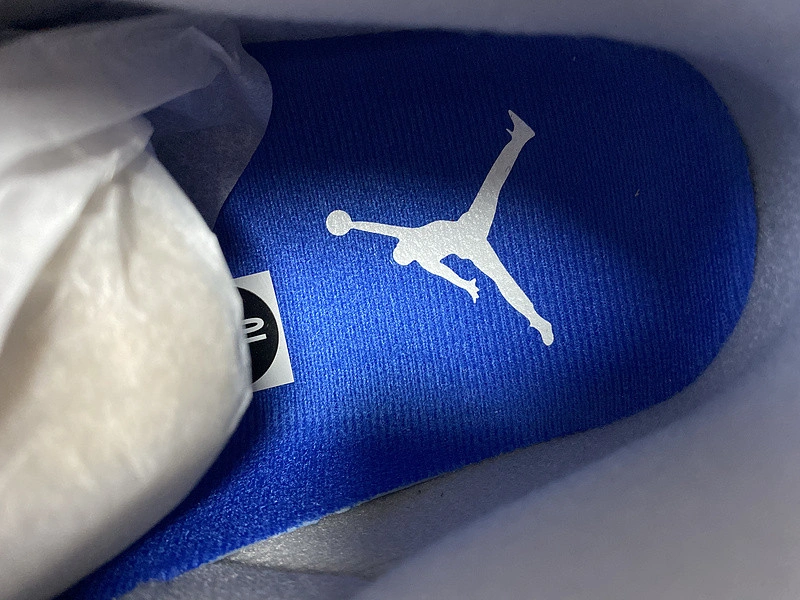 Air Jordan 3 “Varsity Royal”  CT8532-400