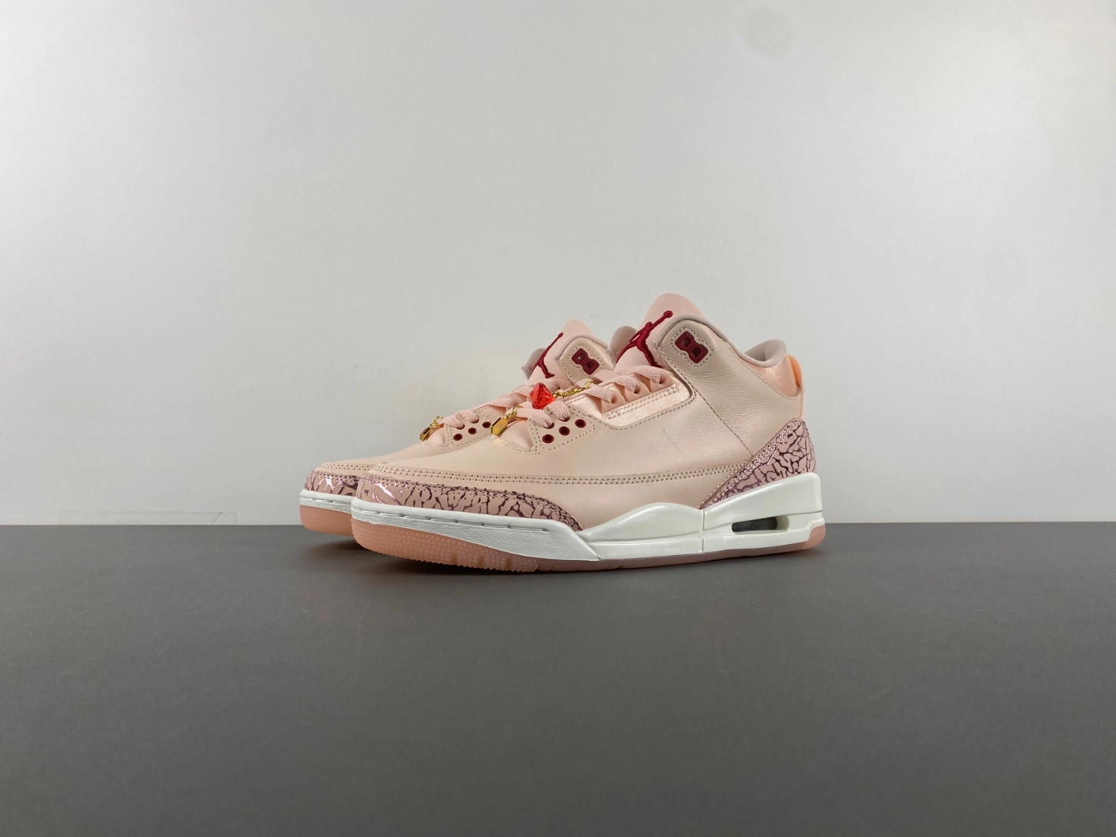 Air Jordan 3 WMNS "Valentine's Day" HJ0178-600