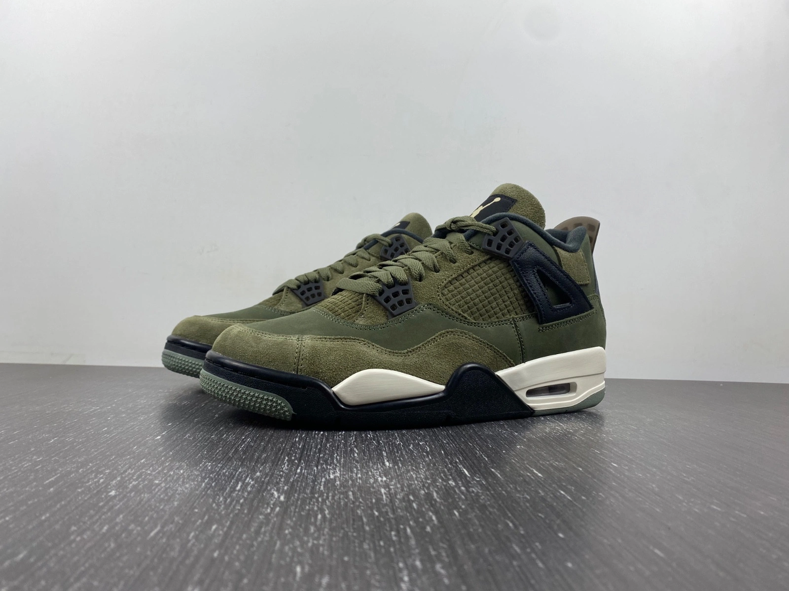 Air Jordan 4 Craft "Medium Olive" FB9927-200