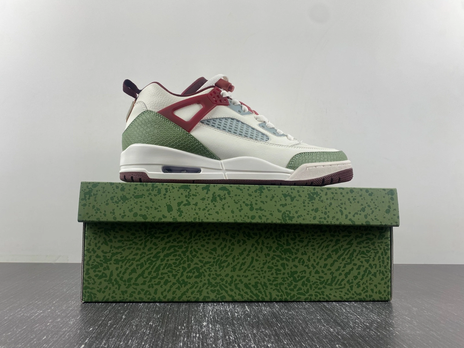 Air Jordan 4 FJ6372-100