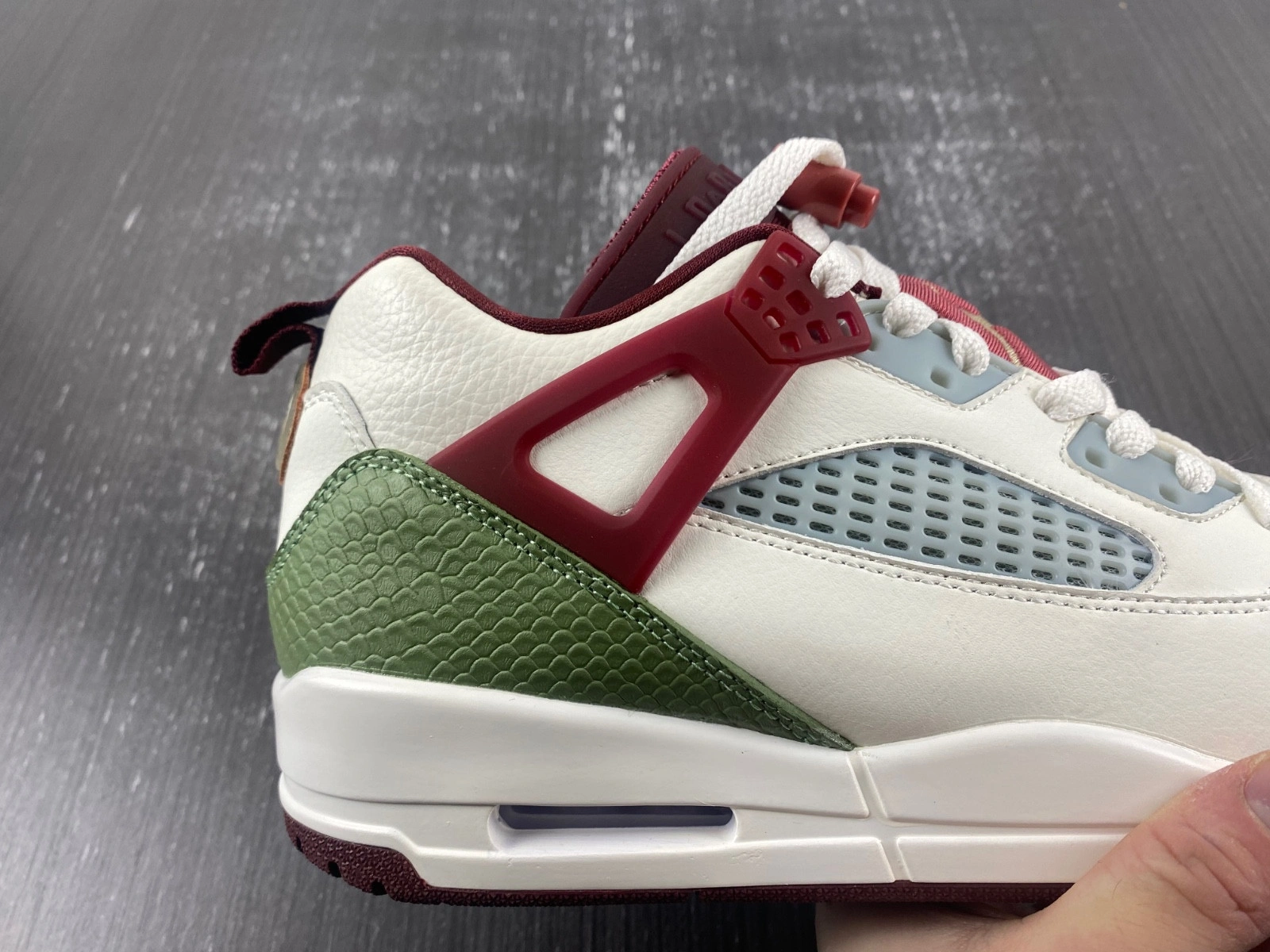 Air Jordan 4 FJ6372-100