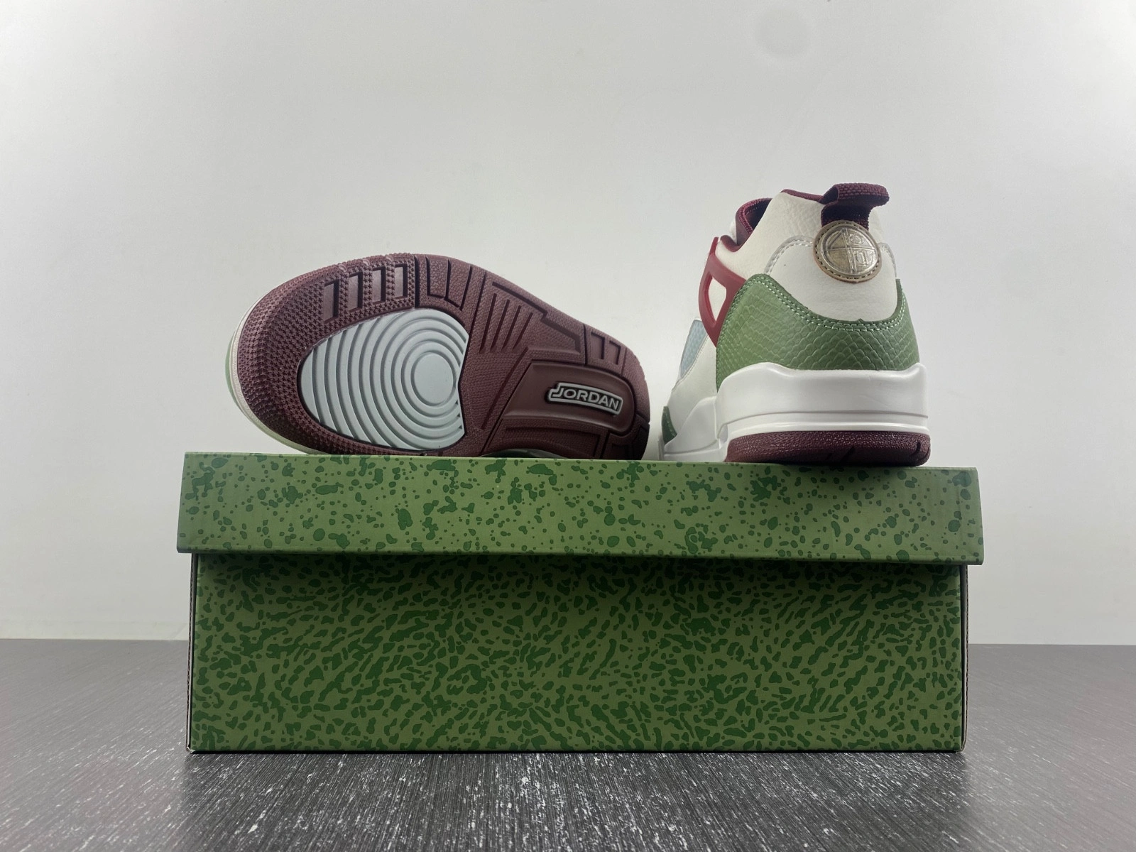 Air Jordan 4 FJ6372-100