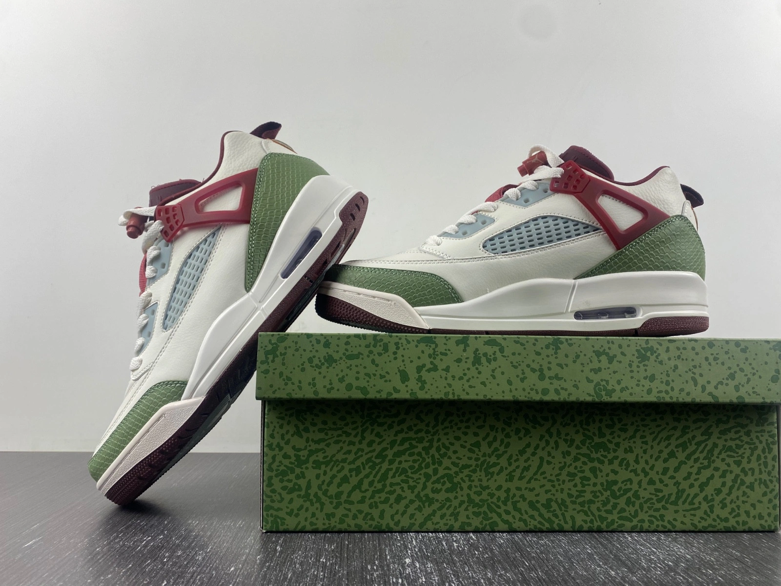 Air Jordan 4 FJ6372-100