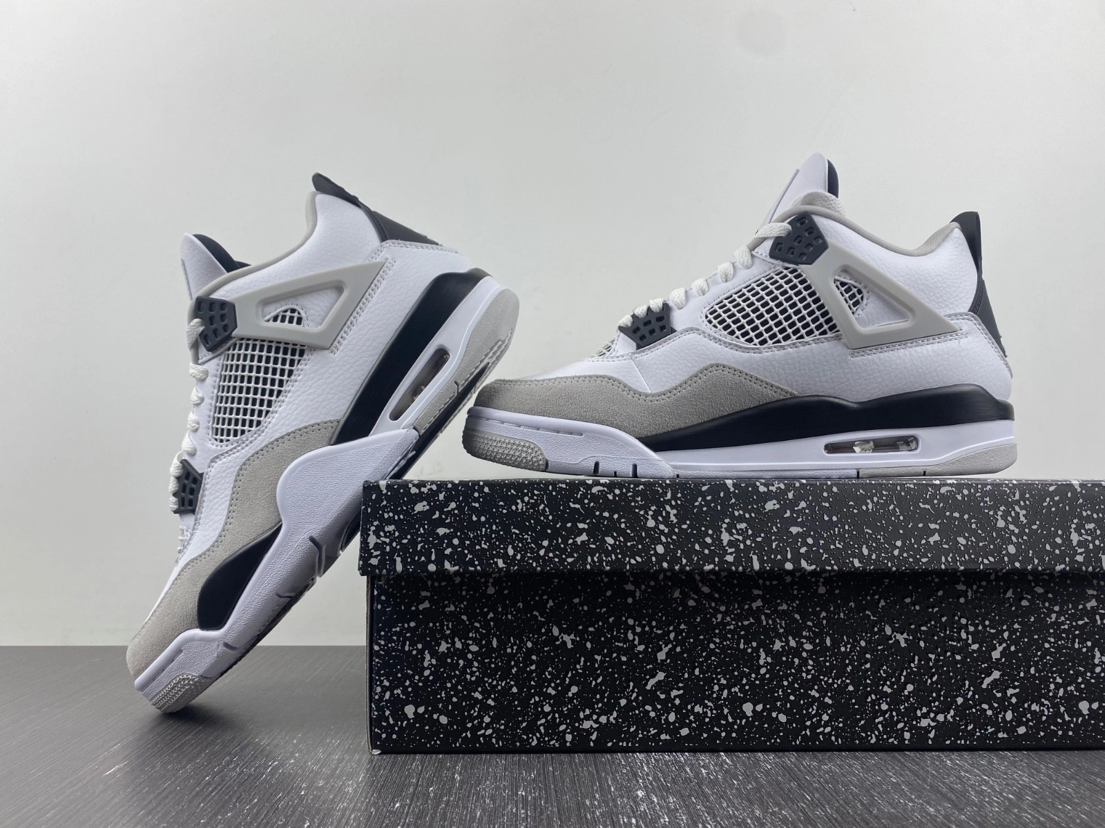Air Jordan 4 