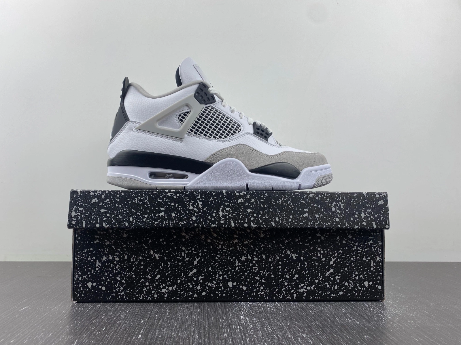 Air Jordan 4 