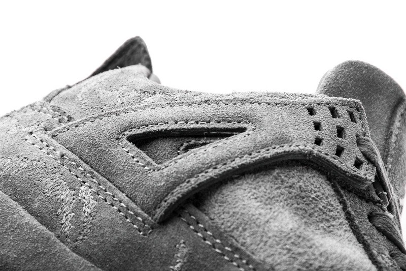 Air Jordan 4 Retro Kaws  930155-003