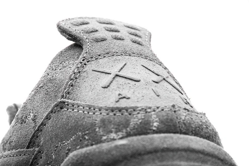 Air Jordan 4 Retro Kaws  930155-003