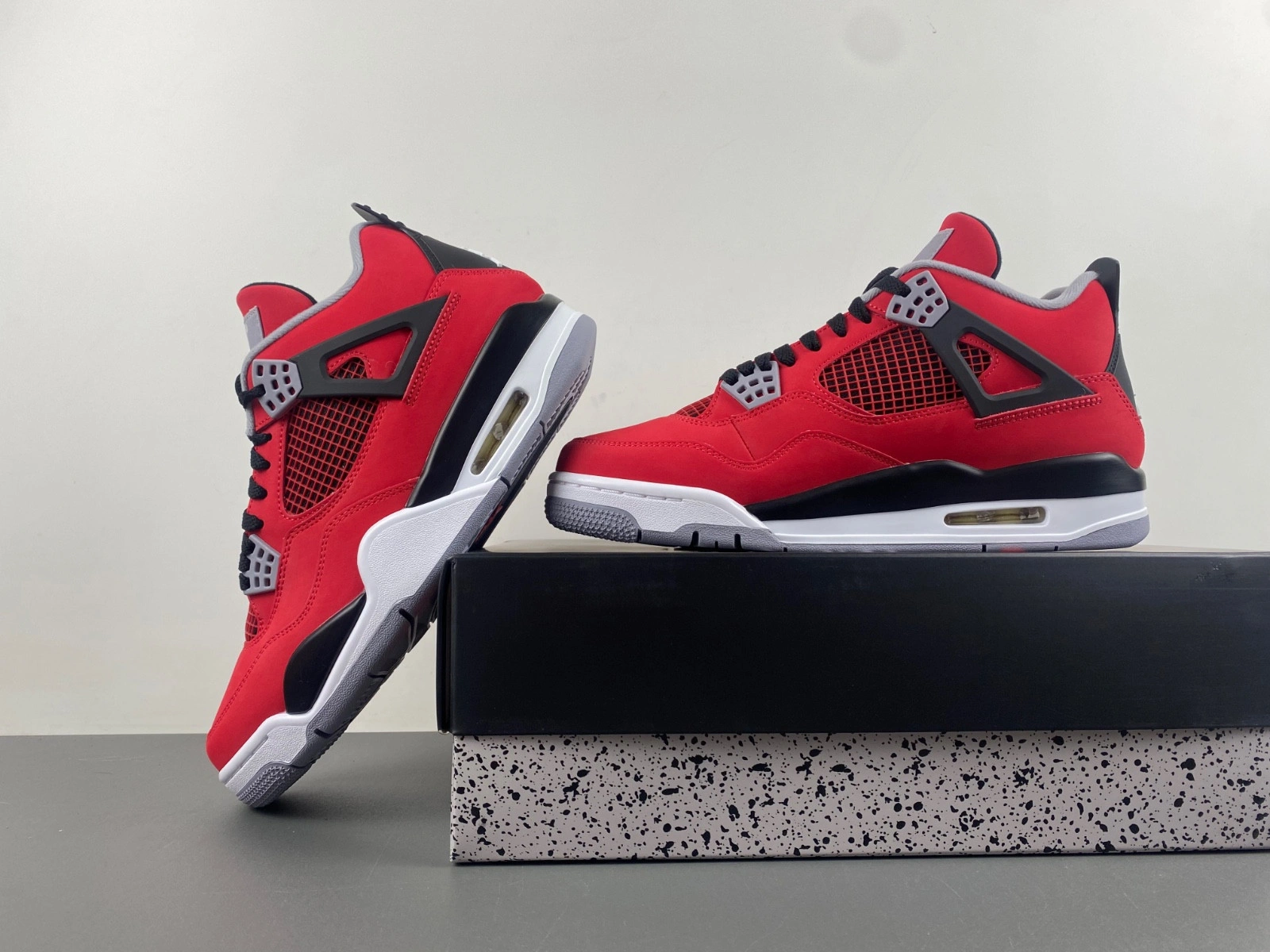 Air Jordan 4 Retro 'Toro Bravo' - Air Jordan - 308497 603