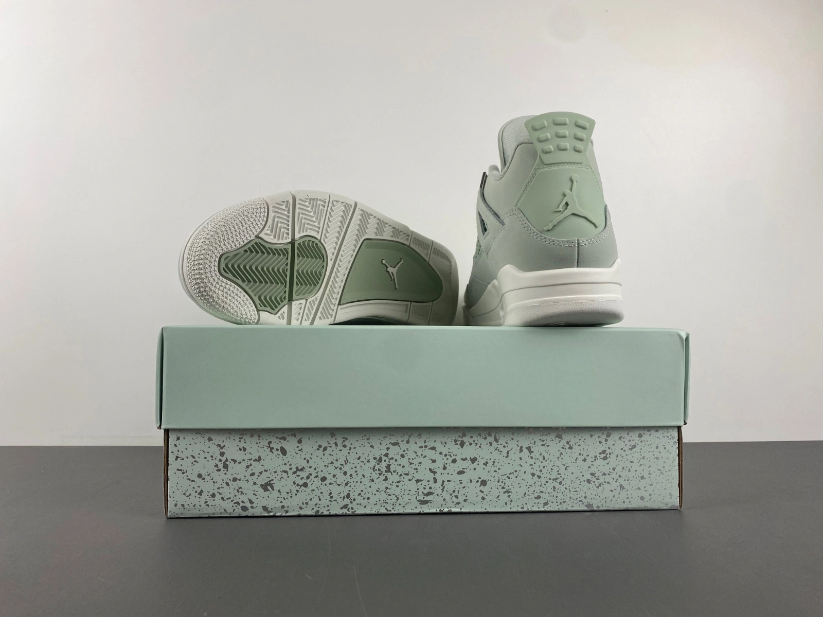 Air Jordan 4 WMNS 
