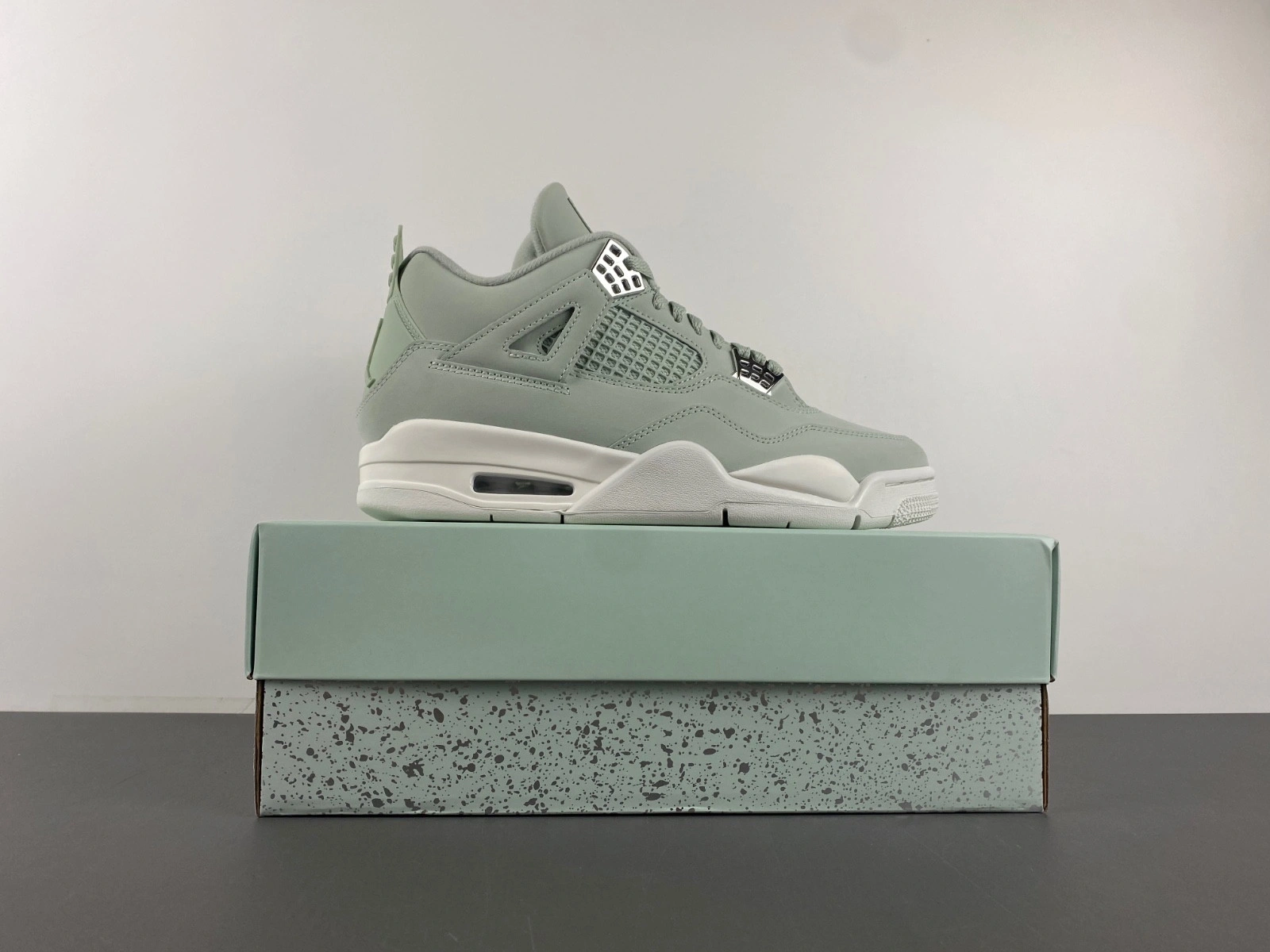 Air Jordan 4 WMNS 
