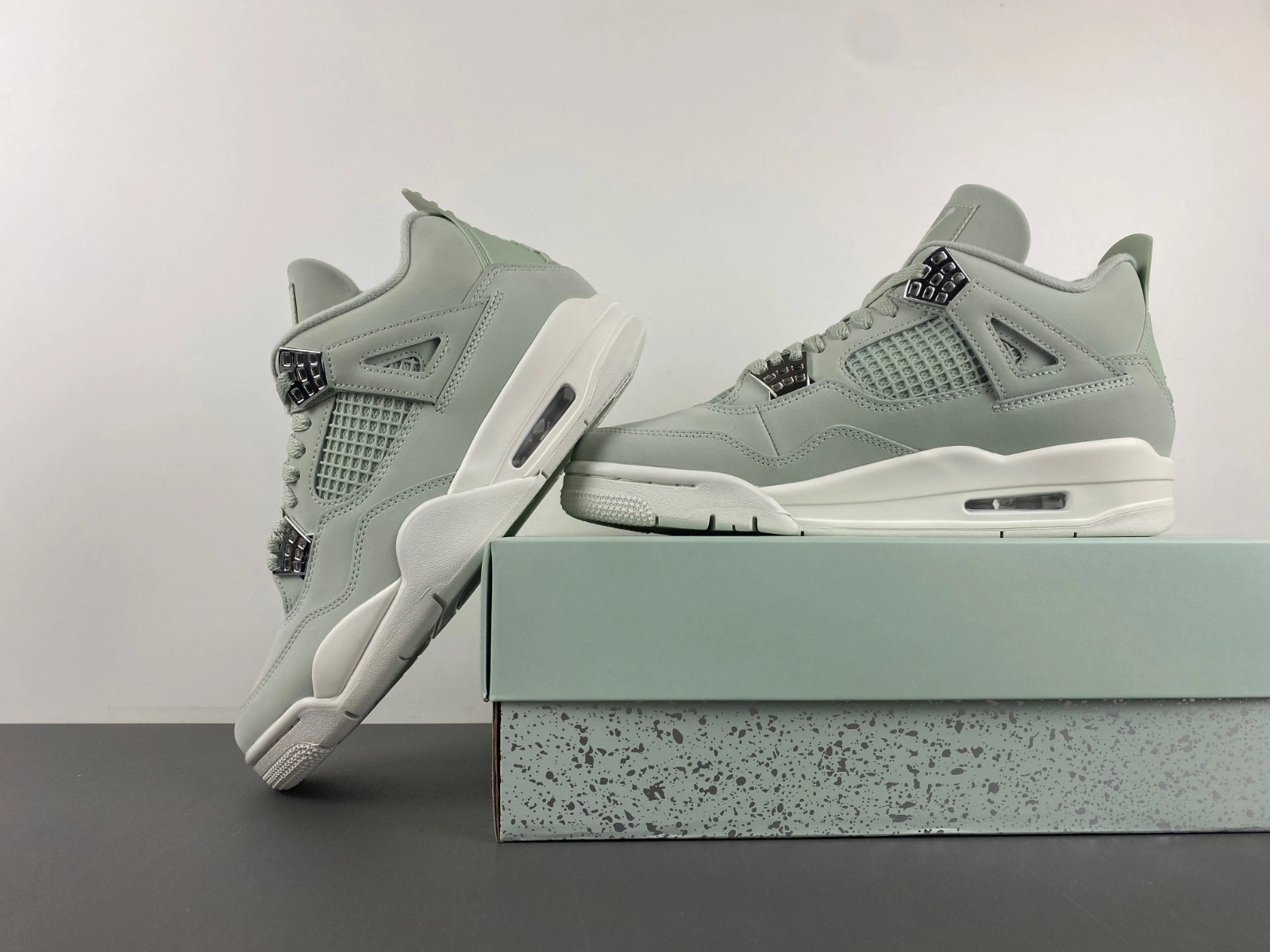 Air Jordan 4 WMNS 