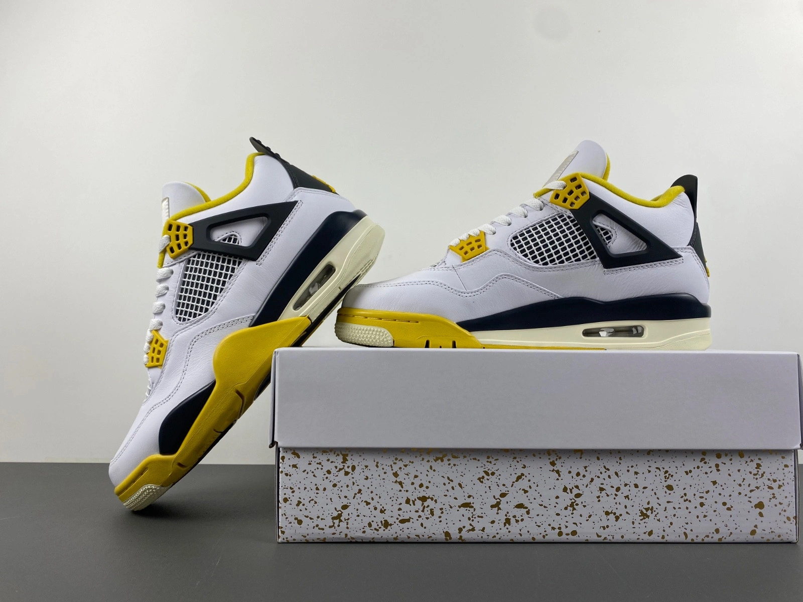 Air Jordan 4 Womens 