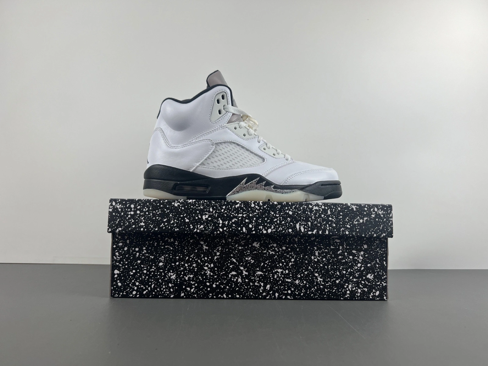 Air Jordan 5 White Black DD0587-110
